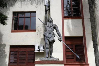 São Luiz Gonzaga, RS, Brasil - Especial Missões 400 anos. Estátua do Indígena Sepé Tiaraju, em frente a Prefeitura Municipal de São Luiz Gonzaga.Indexador: jeff botega<!-- NICAID(16273823) -->