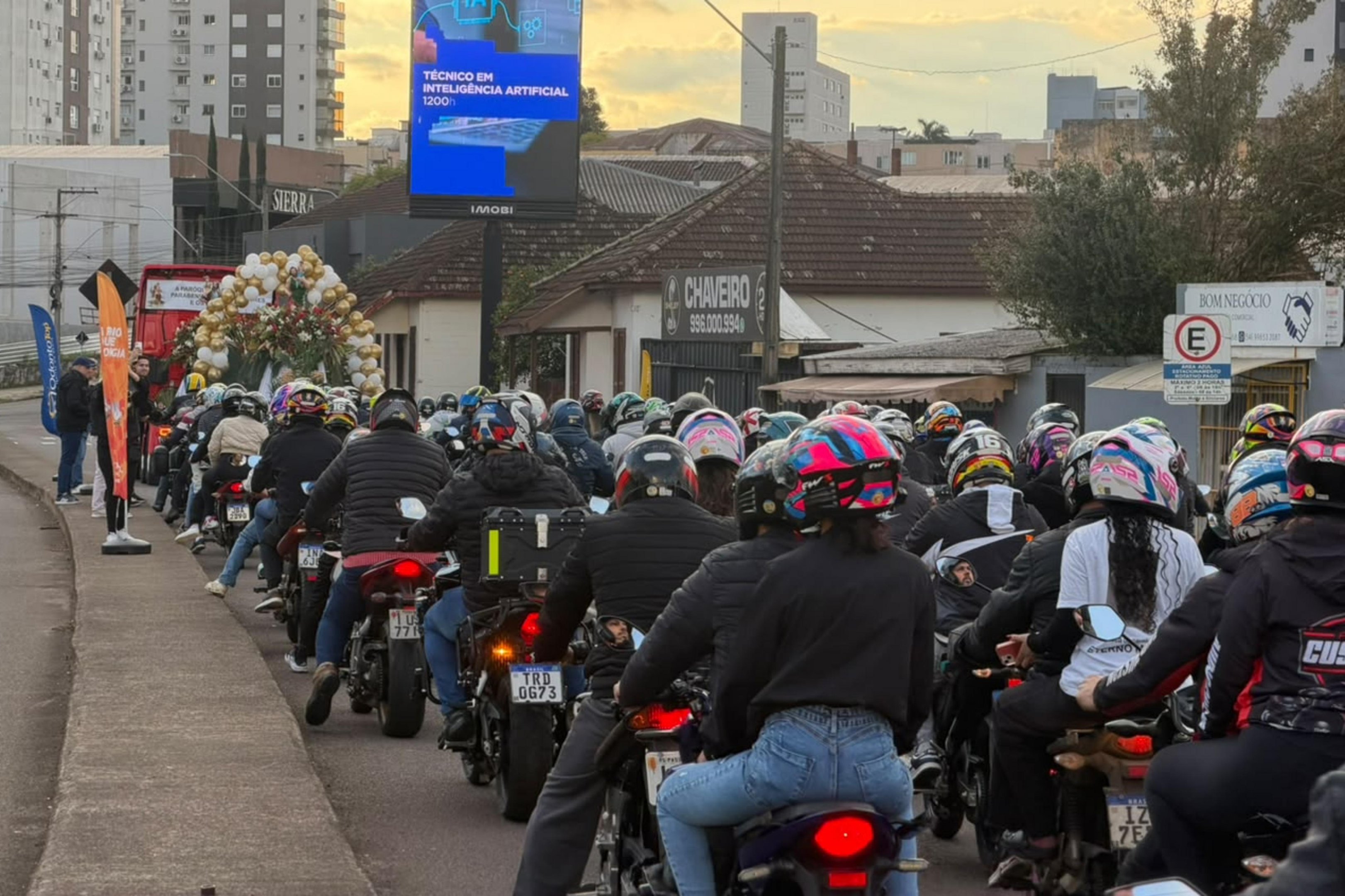 Procissão de São Cristóvão reúne milhares de motoristas e mantém tradição de mais de 60 anos em Passo Fundo