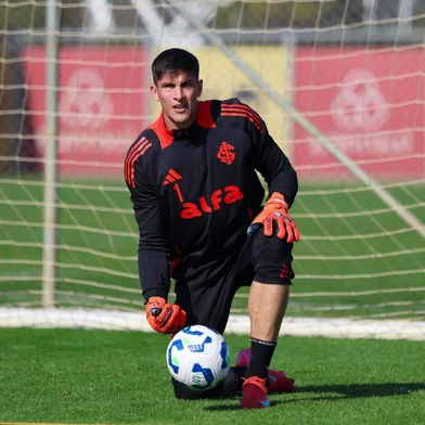rochet durante treino do Inter<!-- NICAID(16078246) -->