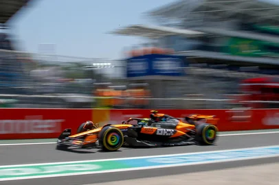 MIGUEL SCHINCARIOL / AFP McLaren's British driver Lando Norris drives through the pit lane during the practice session of the Sao Paulo Formula One Grand Prix at the Jose Carlos Pace racetrack, aka Interlagos, in Sao Paulo, Brazil on November 7, 2025. (Photo by Miguel SCHINCARIOL / AFP)<!-- NICAID(16163104) -->