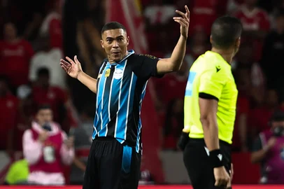 PORTO ALEGRE, RS, BRASIL, 11-04-2026: Clássico GreNal nº452 no estádio Beira-Rio. Inter e Grêmio se enfrentam pelo Campeonato Brasileiro Série A 2026. Foto: Jonathan Heckler/Agência RBS<!-- NICAID(16264097) -->