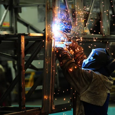 CAXIAS DO SUL, RS, BRASIL, 29/03/2023. Dados de fevereiro do Caged apontam que indústria foi o setor que mais gerou empregos em Caxias do Sul. Na foto, linha de produção da Marcopolo. (Porthus Junior/Agência RBS)<!-- NICAID(15388729) -->