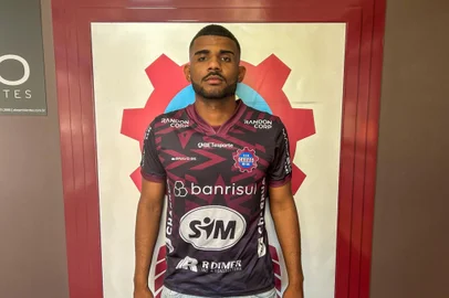 Matheus Emiliano é o mais novo reforço do Caxias para 2025. O goleiro tem 24 anos e fazia parte do Brusque<!-- NICAID(15934698) -->