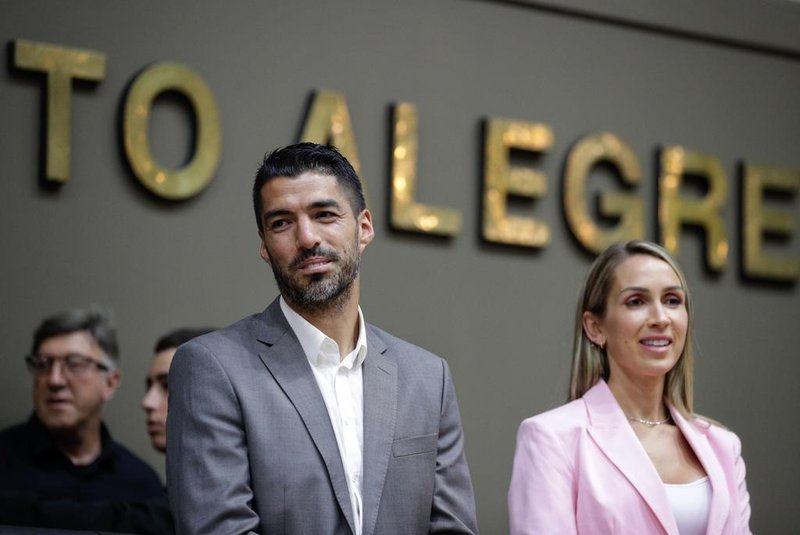 Porto Alegre, RS, Brasil, 28-11-2023: Sessão solene na Câmara de Vereadores homenageia o atacante do Grêmio Luis Suárez com o Título de Cidadão de Porto Alegre. Foto: Mateus Bruxel / Agência RBS<!-- NICAID(15610845) -->