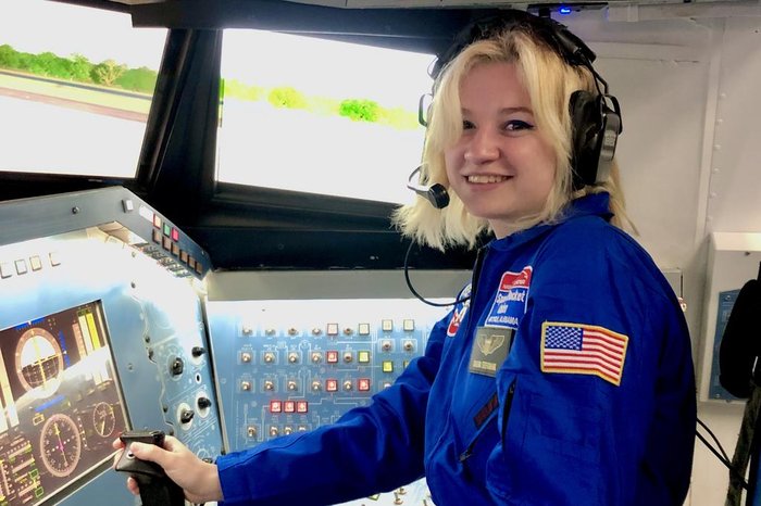 Curso aborda engenharia aeroespacial, aviação, exploração do universo e treinamento físico de astronautas