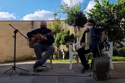 Música na Porta da Tua Casa. Na foto, Valdir Verona e Rafael De Boni<!-- NICAID(14757421) -->