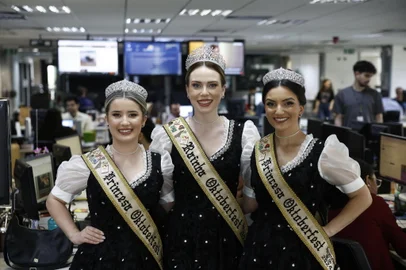PORTO ALEGRE, RS, BRASIL - 24/09/2024  - Comitiva da Oktoberfest Igrejinha visita a redação. FOTO: ANDRÉ ÁVILA, AGÊNCIA RBS<!-- NICAID(15874737) -->