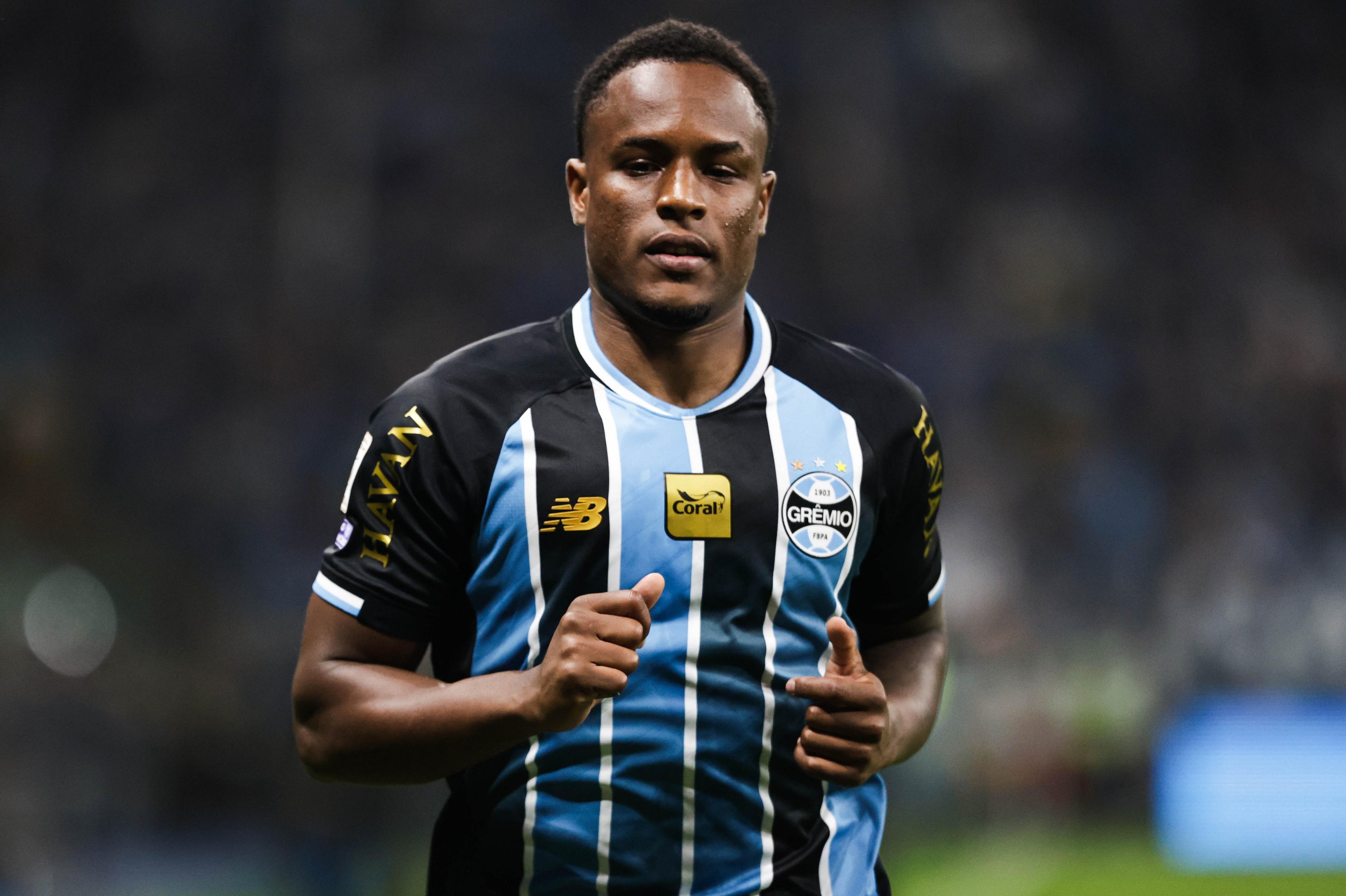 Jovane Cabral sente desconforto na coxa e vira desfalque contra a Chapecoense