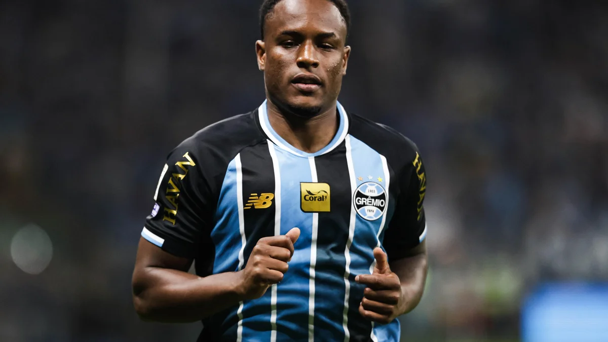 Jovane Cabral sente desconforto na coxa e vira desfalque contra a Chapecoense