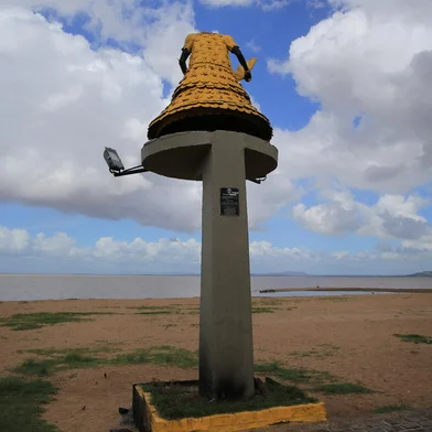 PORTO ALEGRE, RS, BRASIL - 26/01/2024 - No dia 21 de janeiro, o monumento dedicado à orixá Oxum, em Ipanema, na Zona Sul, foi vandalizado. O presidente da Federação das Religiões Afro-Brasileiras (Afrobras) registrou o caso junto à Polícia Civil. Contato do José Antônio Salvador - Presidente da Afrobras: 51 98129-9968. FOTO: RONALDO BERNARDI, AGÊNCIA RBS<!-- NICAID(15661406) -->