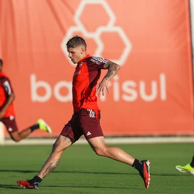 O atacante Lucca participa de treino do Inter no CT Parque Gigante.<!-- NICAID(15711286) -->
