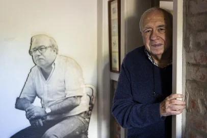 PORTO ALEGRE, RS, BRASIL, 23-09-2019: O escritor Luis Fernando Verissimo durante entrevista em casa, no bairro Petrópolis. Ele celebra 50 anos como cronista. (Foto: Mateus Bruxel / Agência RBS)Indexador: Mateus Bruxel<!-- NICAID(14260598) -->