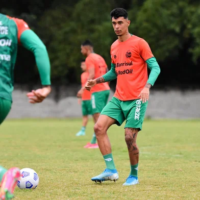 Juventude treina no CT do Vitória antes de jogo contra o Bahia, pelo Campeonato Brasileiro. Na foto, Vitor Mendes.<!-- NICAID(14827490) -->