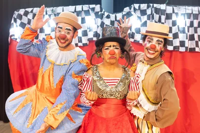 No próximo dia 29 de abril, a Cia Uerê estará apresentando o espetáculo "As Faces do Bullying" na Escola Santa Lúcia, como parte do Mês Nacional de Combate ao Bullying e à Violência na Escola. A peça teatral utiliza a técnica circense, linguagem teatral e palhaçaria para abordar o tema do bullying de forma lúdica e reflexiva.<!-- NICAID(16025697) -->