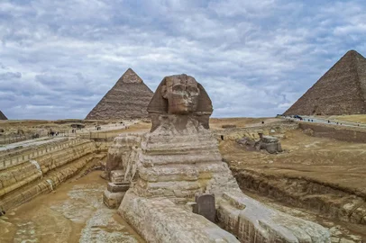 Na visita ao Cairo, uma parada na Esfinge e nas Pirâmides de Gizé, esse grande sítio arqueológico da humanidade, erguido há milhares de anos. Também visitei um novo museu  ao lado das pirâmides que será inaugurado e conversei sobre o apoio dos egípcios na recuperação do Museu Nacional e seu acervo que pegou fogo em 2018.<!-- NICAID(15678936) -->