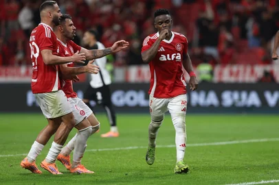 PORTO ALEGRE, RS, BRASIL, 01-10-2025: Internacional x Corinthians. O duelo é válido pela 26ª rodada do Campeonato Brasileiro. Foto: Jeff Botega / Agência RBSIndexador: jeff botega<!-- NICAID(16137475) -->