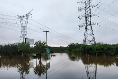 Com subestação de energia alagada, Eletrosul nega risco de desabastecimento no Estado<!-- NICAID(15751274) -->