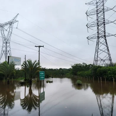 Com subestação de energia alagada, Eletrosul nega risco de desabastecimento no Estado<!-- NICAID(15751274) -->