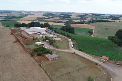 Cooperativa Santa Clara adquire frigorifico em Vila Lângaro. <!-- NICAID(16003785) -->