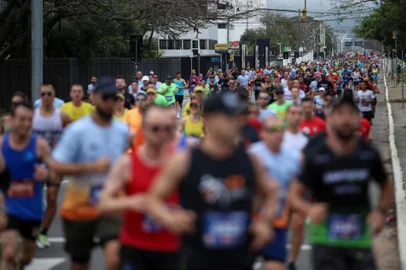 PORTO ALEGRE, RS, Brasil: Meia Maratona de Porto Alegre. Fotos: Duda Fortes/Agencia RBS<!-- NICAID(15878244) -->