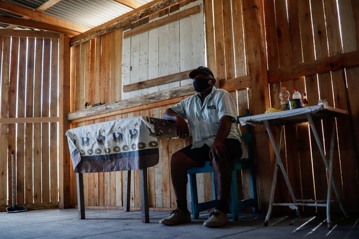Iniciativa promove a construção de fogões campeiros para beneficiar quem sofre com o preço do gás