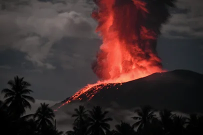This handout picture taken and released on January 11, 2025 by Indonesian Geological Agency shows Mount Ibu spewing volcanic material approximately 4,000 meters high during an eruption as observed from the Mount Ibu Volcano Observation Post in West Halmahera, North Maluku on January 11, 2025. (Photo by Handout / Indonesian Geological Agency / AFP) / ----EDITORS NOTE---- RESTRICTED TO EDITORIAL USE - MANDATORY CREDIT "AFP PHOTO / INDONESIAN GEOLOGICAL AGENCY" - NO MARKETING NO ADVERTISING CAMPAIGNS - DISTRIBUTED AS A SERVICE TO CLIENTS<!-- NICAID(15951969) -->