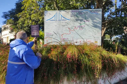CAXIAS DO SUL, RS, BRASIL, 29/06/2023. Turismo - Caminhada quer fortalecer roteiro de padre João Schiavo em Caxias. Pela primeira vez um grupo percorrerá o trajeto de 56,6 quilômetros, distribuídos em quatro trechos do interior. (Aline Ecker/Agência RBS)<!-- NICAID(15469376) -->