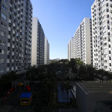 PORTO ALEGRE, RS, BRASIL, 10-09-2025: Com a chegada de novos empreendimentos nas proximidades do Terminal Triângulo a região tem crescimento de novos negócios. Foto: Camila Hermes/Agencia RBS<!-- NICAID(16121613) -->