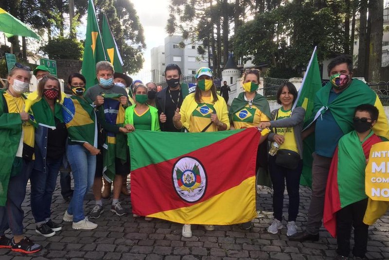 Grupo realiza ato em Caxias em comemoração ao golpe militar de 1964.<!-- NICAID(14747649) -->