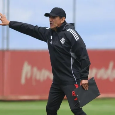 Ramón Díaz em treino do Inter antes do confronto contra o Atlético-MG<!-- NICAID(16158381) -->