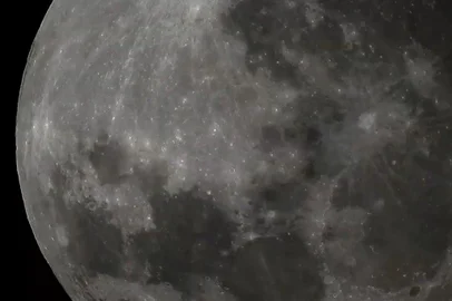 Nesta sexta-feira (15), os gaúchos poderão observar a última superlua do ano, que promete iluminar o céu de forma especial. Nesta data, a lua estará em seu perigeu, momento em que está mais próxima do planeta em sua órbita, estando maior e mais brilhante que o habitual.<!-- NICAID(15914315) -->