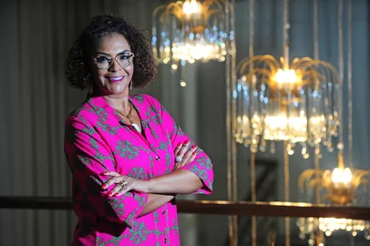 CAXIAS DO SUL, RS, BRASIL, 05/03/2024. Miss Brasil 1986, Deise Nunes, é a palestrante do Terça Cult, do Recreio da Juventude. O tema dessa edição é o protagonismo feminino e a essência da mulher. (Porthus Junior/Agência RBS)Indexador:                                 <!-- NICAID(15697883) -->