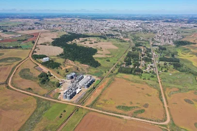 Prefeitura de Vacaria vai pavimentar estradas para criar duas perimetrais que desviem fluxo das BRs 116 e 285 da área central da cidade<!-- NICAID(14754764) -->