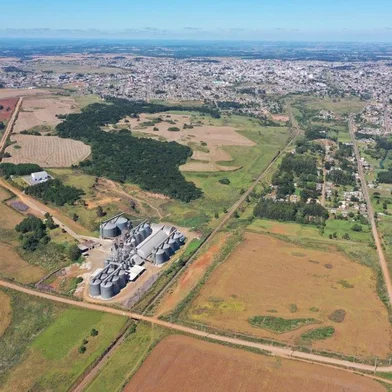 Prefeitura de Vacaria vai pavimentar estradas para criar duas perimetrais que desviem fluxo das BRs 116 e 285 da área central da cidade<!-- NICAID(14754764) -->