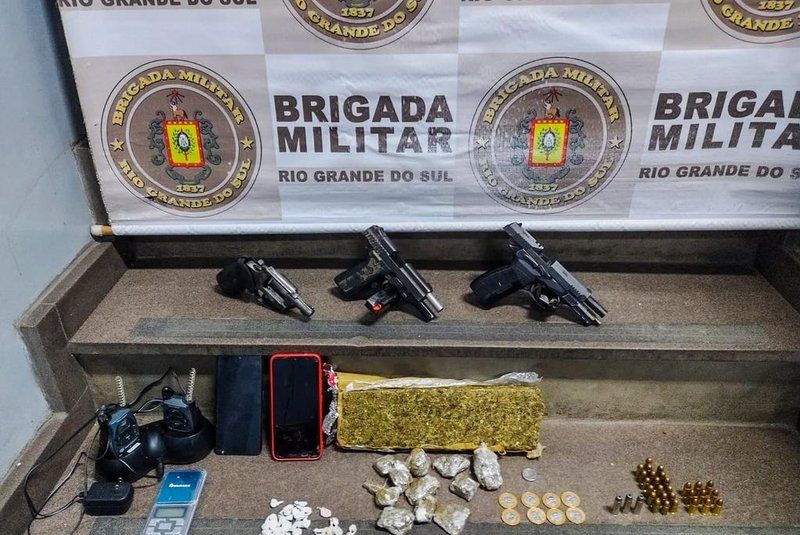 Operação Comando 01, da Brigada Militar, apreende armas e drogas na zona leste de Porto Alegre durante o dia 12 de outubro de 2023.Crédito: Brigada Militar/Divulgação.<!-- NICAID(15568788) -->