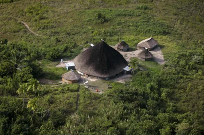 Vista aérea de moradias no território yanomami, em Roraima.<!-- NICAID(15339349) -->