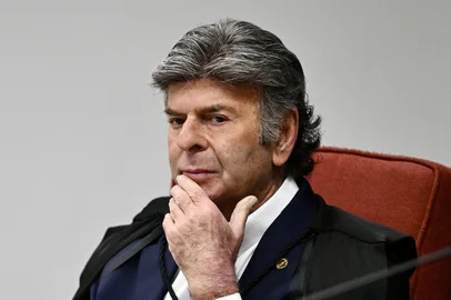 Brazilian Supreme Court judge Luiz Fux gestures during hearings involving former Brazilian President Jair Bolsonaro and his associates accused of attempting a coup d'état in January 2023, in Brasilia, on June 10, 2025. Brazil's Jair Bolsonaro helped draft a plan to "redo the election" he narrowly lost in 2022, a co-accused testified in the former president's coup trial on Monday. Prosecutors accuse the 70-year-old far-right leader, who governed Brazil from 2019 to 2022, of having led a "criminal organization" plotting to wrest power from leftist election victor Luiz Inacio Lula da Silva. (Photo by EVARISTO SA / AFP)Editoria: POLLocal: BrasíliaIndexador: EVARISTO SASecao: coup d'etatFonte: AFPFotógrafo: STF<!-- NICAID(16056448) -->