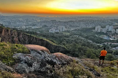 Por do Sol no Morro Santana. - Arthur Teixeira/Tuxo da Trip Turismo<!-- NICAID(15710407) -->