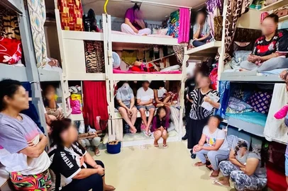Com apenas seis unidades prisionais exclusivamente femininas no Rio Grande do Sul para abrigar cerca de 3,1 mil detentas, mulheres privadas de liberdade precisam ocupar galerias ou celas separadas em presídios masculinos em diversas cidades do Rio Grande do Sul.<!-- NICAID(16028325) -->
