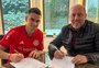 Werder Bremen se irrita com foto de Borré vestindo a camisa do Inter: "Tem contrato conosco"