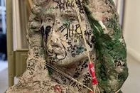 This photograph released by Paris' Police Prefecture and whose release was authorised by the prosecutor's office on May 19, 2025 shows the long-lost bust of American singer Jim Morrison that once adorned the grave of the iconic frontman of The Doors, recovered by chance by French police 37 years after it was stolen from a Paris cemetery. The sculpture by Croatian artist Mladen Mikulin, placed at the grave to mark the 10th anniversary of Morrison's death and missing since 1988, was found during a search tied to a fraud case led by the Paris public prosecutor's office, a source close to the investigation told AFP. It was found by the financial and anti-corruption brigade of the judicial police department of the police. (Photo by Handout / DPJ-PP / AFP) / RESTRICTED TO EDITORIAL USE - MANDATORY CREDIT "AFP PHOTO / DPJ-PP" -  NO MARKETING NO ADVERTISING CAMPAIGNS - DISTRIBUTED AS A SERVICE TO CLIENTSEditoria: ACELocal: ParisIndexador: HANDOUTSecao: musicFonte: DPJ-PPFotógrafo: Handout<!-- NICAID(16042264) -->