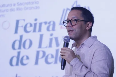 feira do livro de pelotas, itamar vieira júnior<!-- NICAID(16160308) -->