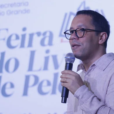 feira do livro de pelotas, itamar vieira júnior<!-- NICAID(16160308) -->