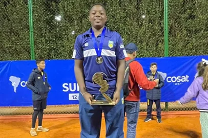 Vitinho conquista torneio sul-americano de tênis. Atleta faz parte do projeto Lapidando Tenistas, de Vacaria.<!-- NICAID(15801800) -->
