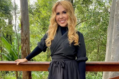 Joelma, 48 anos, é uma cantora brasileira.<!-- NICAID(15131473) -->