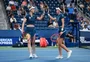 Luisa Stefani perde dois match points, leva virada e cai na semifinal de duplas do US Open