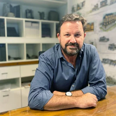 Ricardo Peccin, que criou o selo Inteligência Humana.<!-- NICAID(16088634) -->