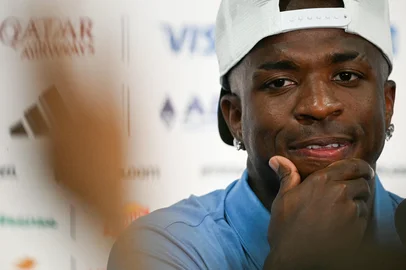 Brazil's forward #07 Vinicius Junior gestures during a press conference at the New York/New Jersey Stadium in East Rutherford on June 12, 2026, on the eve of the 2026 World Cup football match between Brazil and Morocco. (Photo by Mauro PIMENTEL / AFP)<!-- NICAID(16305409) -->