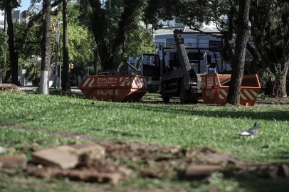 Prefeitura inicia revitalização da Praça Garibaldi. Está previsto um orçamento de R$ 300 mil nos serviços.Indexador: DF<!-- NICAID(16043524) -->