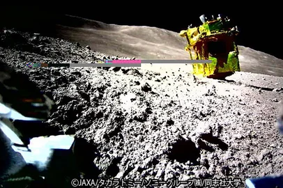 (FILES) This handout photo released on January 25, 2024 from the Japan Aerospace Exploration Agency (JAXA) and credited to JAXA, Takara Tomy, Sony Group Corporation and Doshisha University shows an image of the lunar surface taken and transmitted by LEV-2 "SORA-Q" the transformable lunar surface robot "SORA-Q" (operation verification model), installed on the private company's lunar module for the Smart Lander for Investigating Moon (SLIM) mission, after landing on the Moon on January 20. Japan's Moon lander has produced another surprise by waking up after the two-week lunar night, the country's space agency said on February 26, 2024. (Photo by Handout / various sources / AFP) / -----EDITORS NOTE --- RESTRICTED TO EDITORIAL USE - MANDATORY CREDIT "AFP PHOTO / JAXA / Takara Tomy / Sony Group Corporation / Doshisha University" - NO MARKETING - NO ADVERTISING CAMPAIGNS - DISTRIBUTED AS A SERVICE TO CLIENTSEditoria: SCILocal: In spaceIndexador: HANDOUTSecao: space programmeFonte: JAPAN AEROSPACE EXPLORATION AGENFotógrafo: STR<!-- NICAID(15689887) -->
